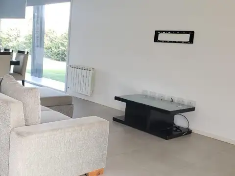 Casa en Alquiler de 3 dormitorios