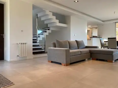 Casa 4 ambientes con 3 baños
