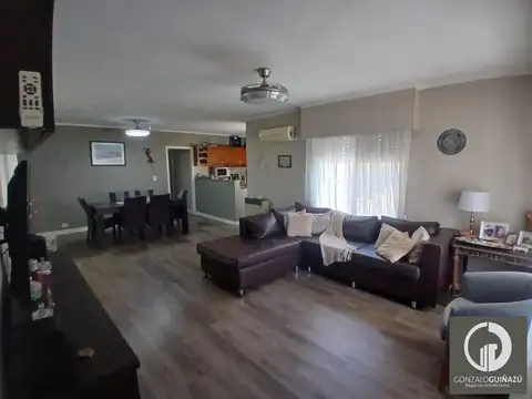 Casa en Venta con 3 cocheras