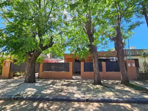VENTA CASA 5 AMB. SOURDEAUX - A METROS DEL CENTRO