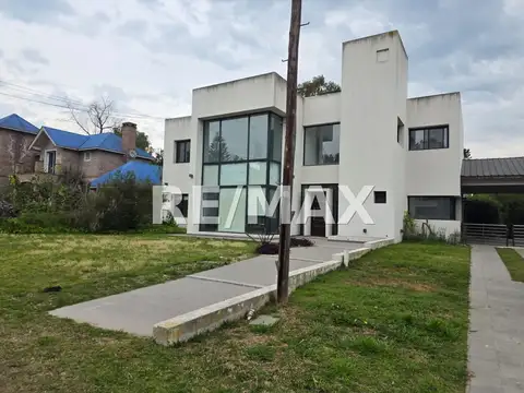 Casa en Alquiler en Club El Carmen, USD 2.300