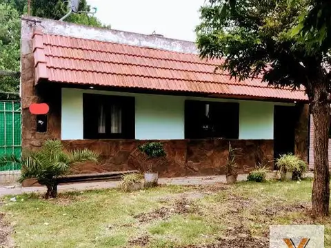 Casa en venta - 3 Dormitorios 1 Baño - 900Mts2 - Lisandro Olmos, La Plata
