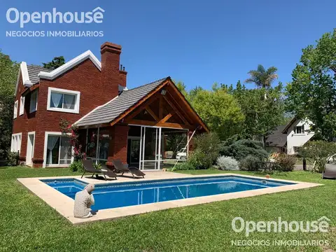 VENTA- EXCELENTE PROPIEDAD 4 DORMITORIOS CON PISCINA Y QUINCHO EN BARRIO LA MARTINICA