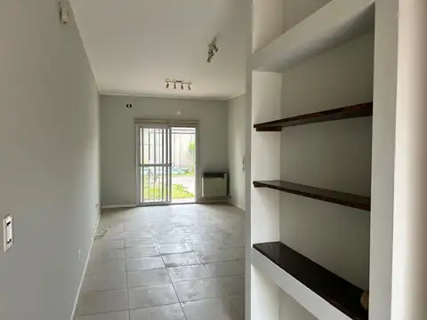 Casa en Alquiler con 1 cochera