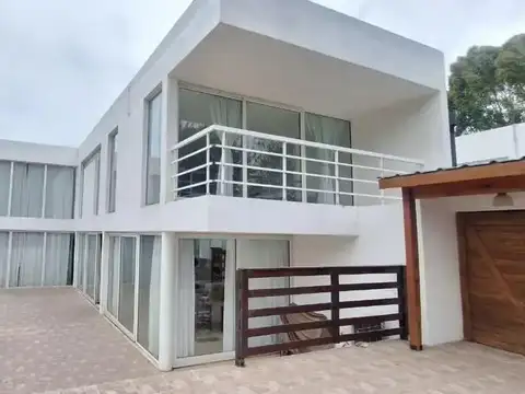 Casa en Venta con 12 cocheras