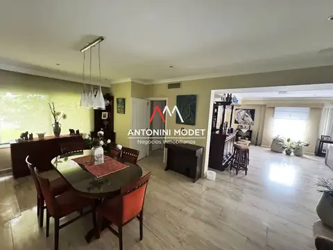 Casa 6 ambientes con 5 baños