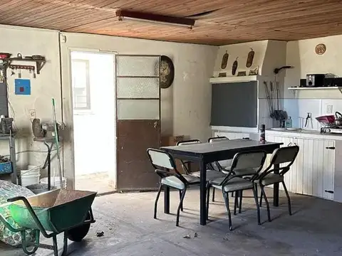 Casa 4 ambientes con 2 baños