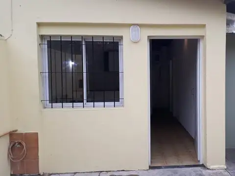 Depto Tipo Casa en Alquiler de 2 ambientes
