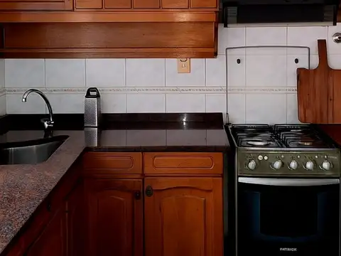 Casa  3 ambientes, patio , jardin  -villa ballester