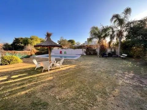 Casa en Alquiler con cochera