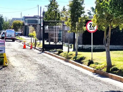 CASA BARRIO PRIVADO GUAYMALLEN