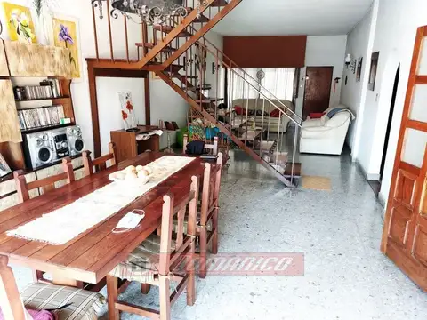 Casa 4 ambientes con 32 baños