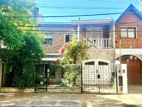 Venta casa 5 ambientes Vicente López  Florida  luminosa con Piscina,  galeria  y jardín