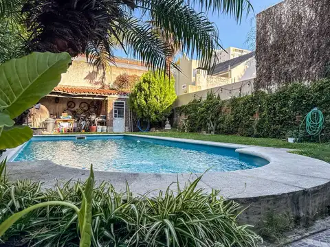 VENTA CASA 5 AMBIENTES LUMINOSA PILETA JARDIN VICENTE LOPEZ