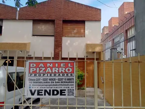 DUPLEX - 2 DORMITORIOS + AL FRENTE + PATIO + COCHERA  