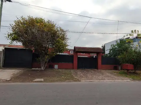 Complejo de dúplex en venta - 9 Dormitorios 6 Baños - 666Mts2- Villa Elisa