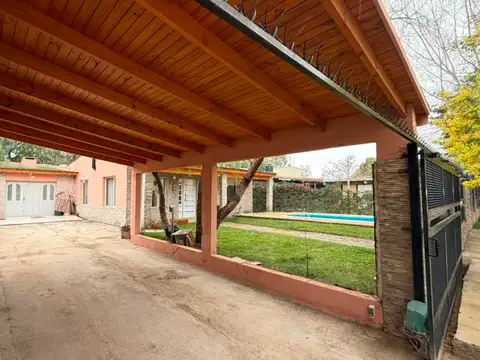 Casa 4 ambientes con 2 baños