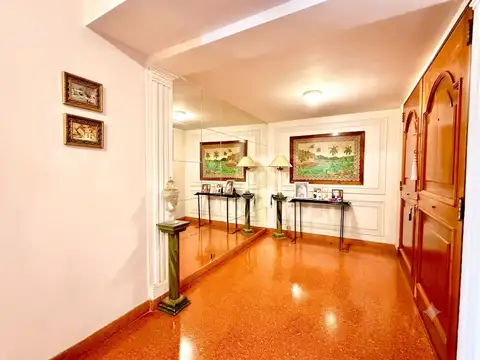 Casa 11 ambientes con 4 baños