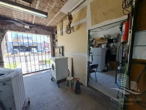 Casa 8 ambientes con 4 baños