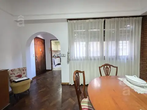 San Martin  al 4800 entre Vicente López y Alt. Brown