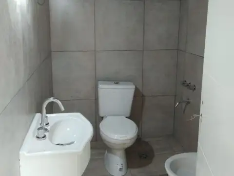 Depto Tipo Casa en Alquiler en Villa Luzuriaga, $ 350.000