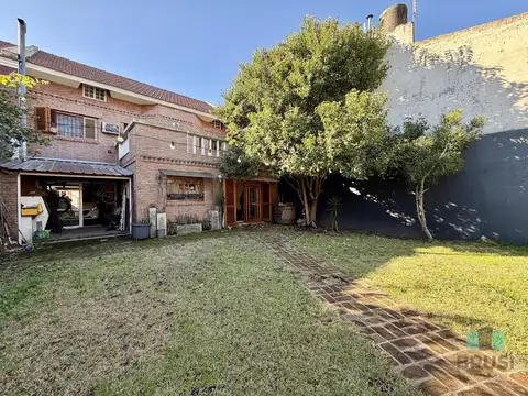 Casa 5 ambientes con 2 baños