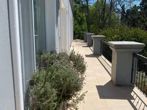 Departamento en Alquiler con 1 cocheras