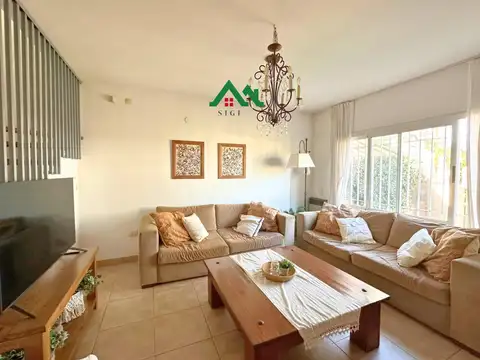 Casa en venta de 3 dormitorios en barrio Alejandro Centeno APTA CREDITO