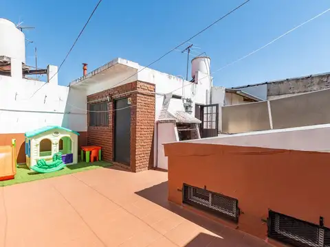 Venta ph 4 amb con terraza y parrilla en pompeya