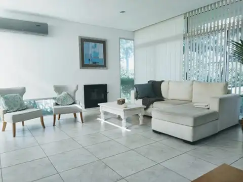 Casa 4 ambientes con 4 baños