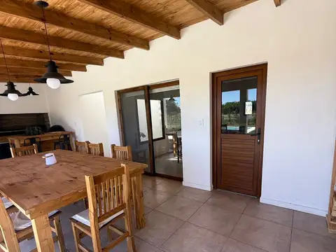 Casa 4 ambientes con 3 baños
