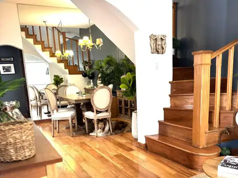 IMPECABLE CASA,  a 3 cuadras de plaza arenales.Lote propio.Lista para mudarse!