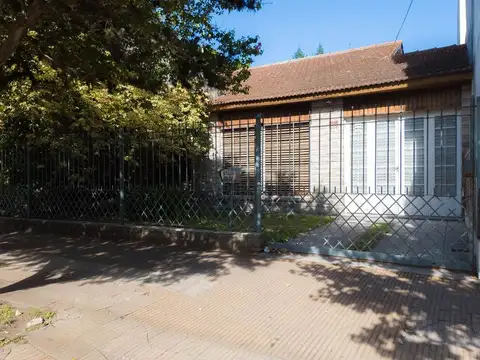VENTA CASA 4 AMB COCHERA PATIO PARRILLA