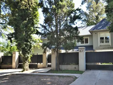 Casa en  Parque Leloir