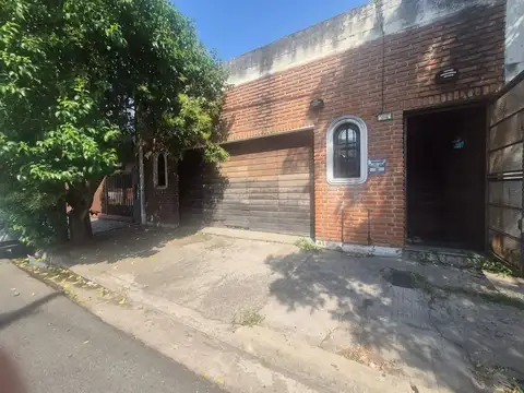 Venta casa tres ambientes en Ramos Mejia