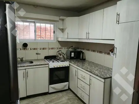 Casa 4 ambientes con 1 baño