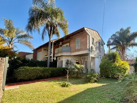 VENTA CASA 4 AMB EN HURLINGHAM COCHERA LOTE 390mt2