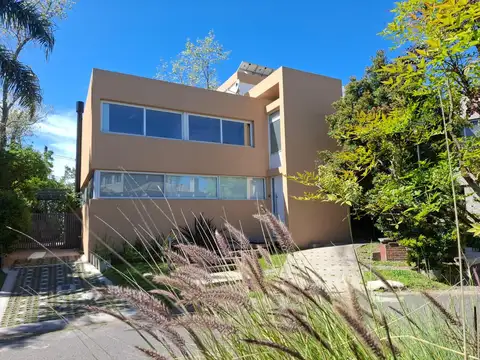 Casa en Alquiler de 4 dormitorios