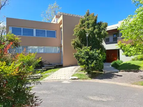 Barrio Privado Barrancas de San Isidro, moderna y funcional casa en Alquiler Impecable estado!