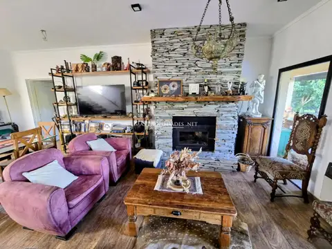 Casa en Venta con 2 cocheras