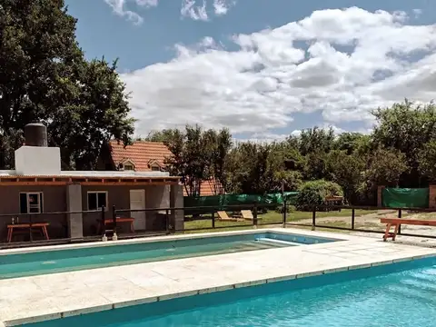 VENTA DE COMPLEJO DE 5 CABAÑAS EN ANISACATE 