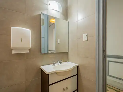 Gran  Depto. / Oficina de 4 Ambientes Reciclado | Apto Profesional