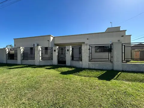 Casa con pileta en  Barrio Parque Matheu