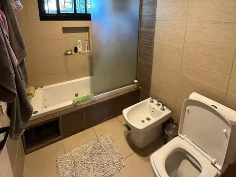 Casa con pileta en  Barrio Parque Matheu