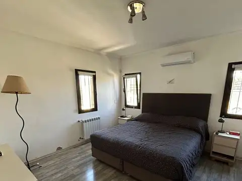 Casa 6 ambientes con 2 baños