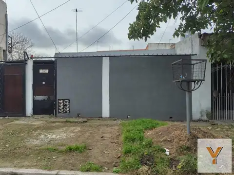 Casa en Venta - 4 Dormitorios 2 Baños - 300mts - Almirante Brown
