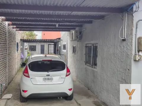 Casa 7 ambientes con 2 baños