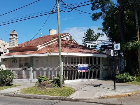 ESPECTACULAR Y CÓMODO CHALET EN CALLE ASAMBLEA 508 ESQUINA M