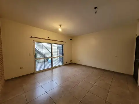 Depto Tipo Casa en Alquiler de 3 ambientes