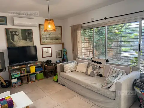 Depto Tipo Casa 4 ambientes con 2 baños